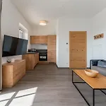 Laerchenhof 101 *