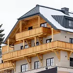 Апартаменты Laerchenhof 101