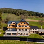 Laerchenhof 101 *
